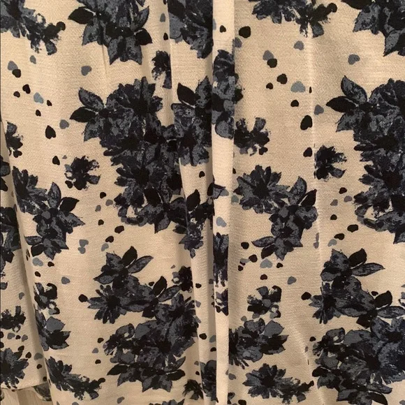 Collective Concepts Navy blue and White Sleeveless Blouse - Picture 3 of 5